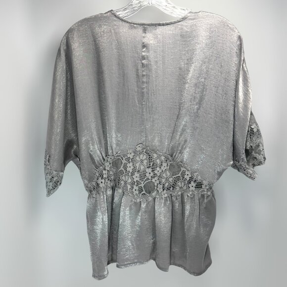 Red by BKE Frost Gray Lace Detail Blouse - Size Large - Picture 2 of 7